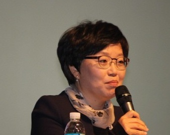 Professor Kim on her lecture